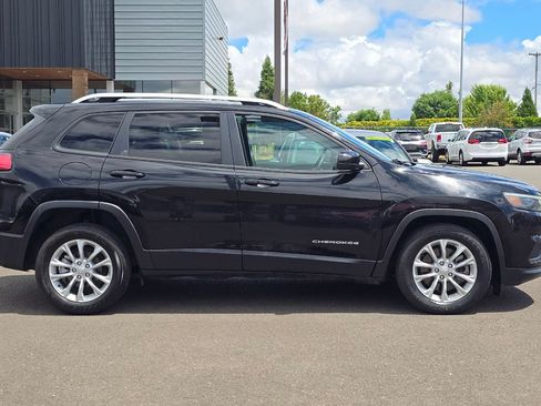 Used 2020 Jeep Cherokee Latitude FWD image 3