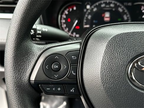 Used 2025 Toyota RAV4 XLE image 23