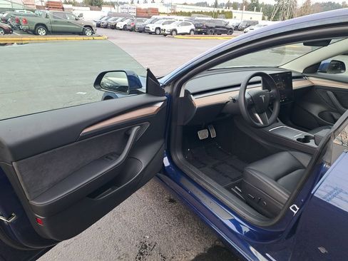 Used 2023 Tesla Model 3 Performance image 11