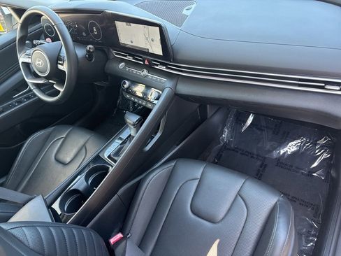 Used 2025 Hyundai Elantra Limited FWD image 28