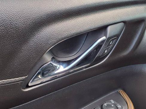 Used 2021 GMC Acadia SLE w/ Driver Convenience Package FWD image 15