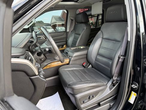 Used 2017 GMC Yukon Denali w/ Open Road Package AWD/4WD image 3