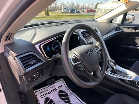 Used 2015 Ford Fusion SE FWD image 15