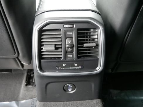 Used 2025 Porsche Macan image 12