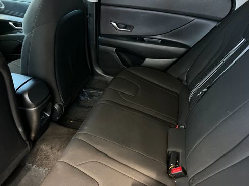 Used 2024 Hyundai Elantra SEL FWD image 5