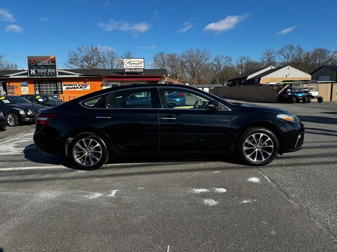 Used 2018 Toyota Avalon XLE Premium w/ All Weather Liner Package FWD image 4