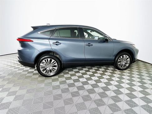 Used 2023 Toyota Venza Limited image 10