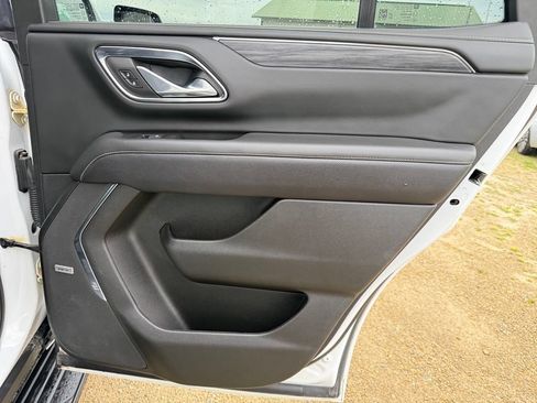 Used 2023 GMC Yukon SLT AWD/4WD image 42