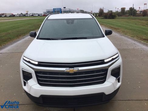 Used 2025 Chevrolet Traverse LT image 12