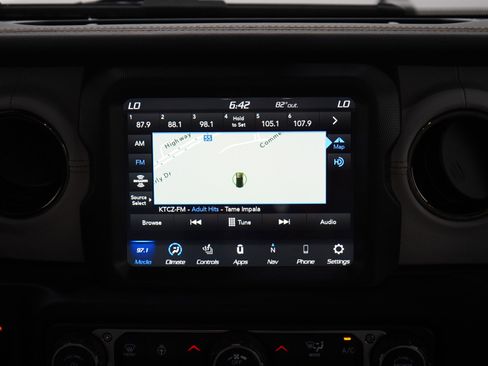 Used 2022 Jeep Wrangler Unlimited Sahara AWD/4WD image 15