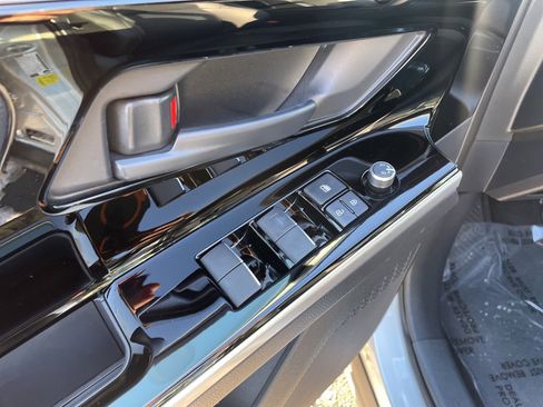 Used 2024 Toyota bZ4X Limited image 23