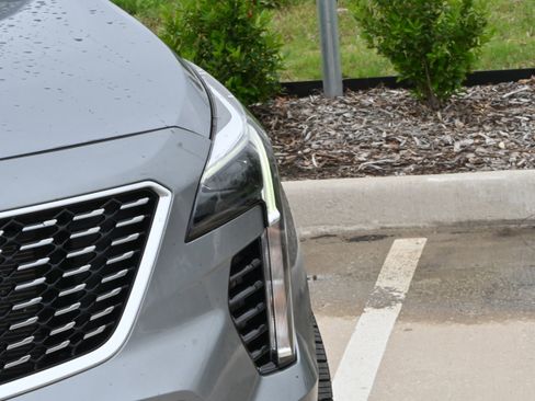 Used 2023 Cadillac XT4 Luxury w/ Cold Weather Package FWD image 10