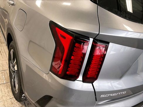 Used 2023 Kia Sorento EX w/ Panoramic Sunroof Package image 34