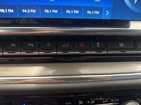 Certified 2022 Chevrolet Silverado 1500 High Country w/ Technology Package image 29