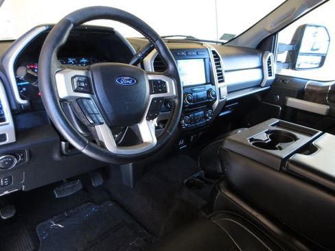 Used 2018 Ford F250 Lariat image 13