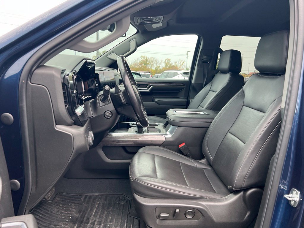 Used 2022 Chevrolet Silverado 1500 LTZ w/ LTZ Convenience Package II AWD/4WD image 8