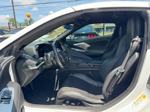 Used 2021 Chevrolet Corvette Stingray Preferred Cpe w/ Engine Appearance Package RWD image 19