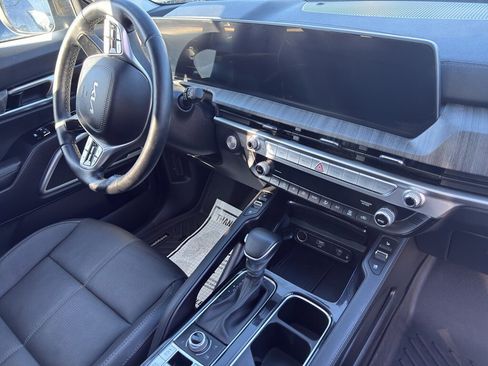 Used 2025 Kia Telluride EX w/ EX Captain's Chair Package image 22