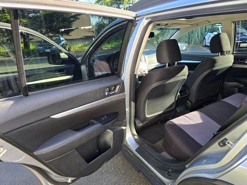 Used 2014 Subaru Outback 2.5i Premium w/ Moonroof Package AWD/4WD image 9
