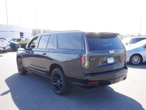 Used 2024 Cadillac Escalade ESV Sport w/ LPO, ONYX Package image 5