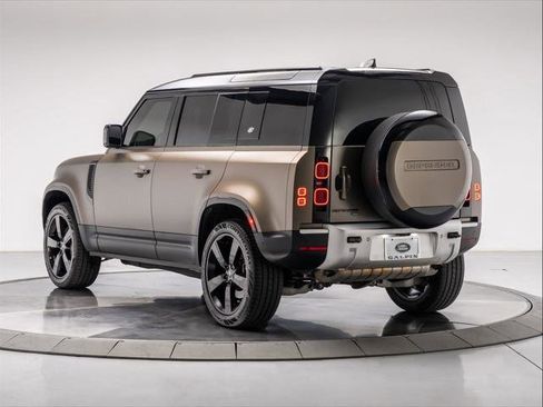 Used 2023 Land Rover Defender 110 SE image 3