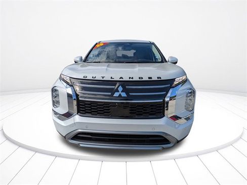 New 2025 Mitsubishi Outlander SE image 9