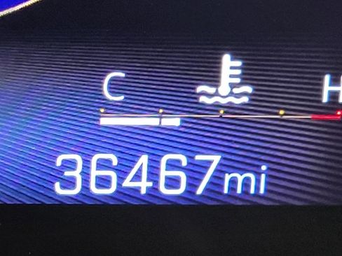 Used 2024 Chevrolet TrailBlazer LT image 2