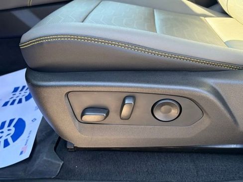 Used 2025 Chevrolet Colorado ZR2 w/ Technology Package image 9