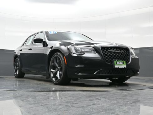 Used 2020 Chrysler 300 Touring w/ Sport Appearance Package image 31