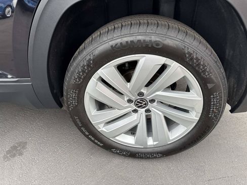 Certified 2022 Volkswagen Atlas Cross Sport SE FWD image 6