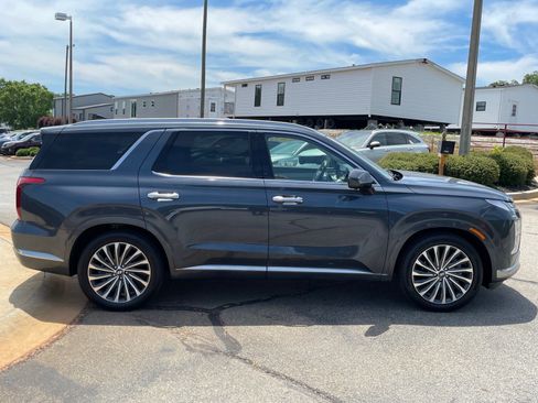 Used 2025 Hyundai Palisade Calligraphy AWD/4WD image 2