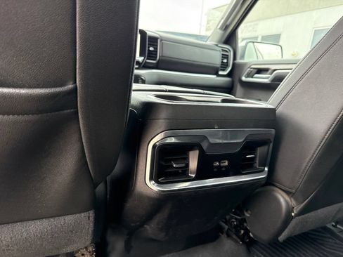 Used 2022 Chevrolet Silverado 1500 LTZ AWD/4WD image 14