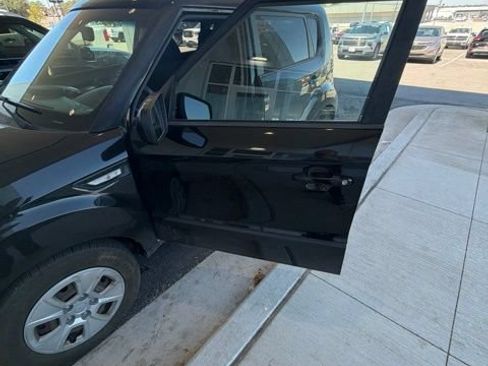 Used 2012 Kia Soul FWD image 4