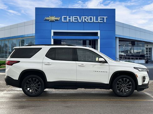 Certified 2023 Chevrolet Traverse RS w/ LPO, Floor Liner Package image 7