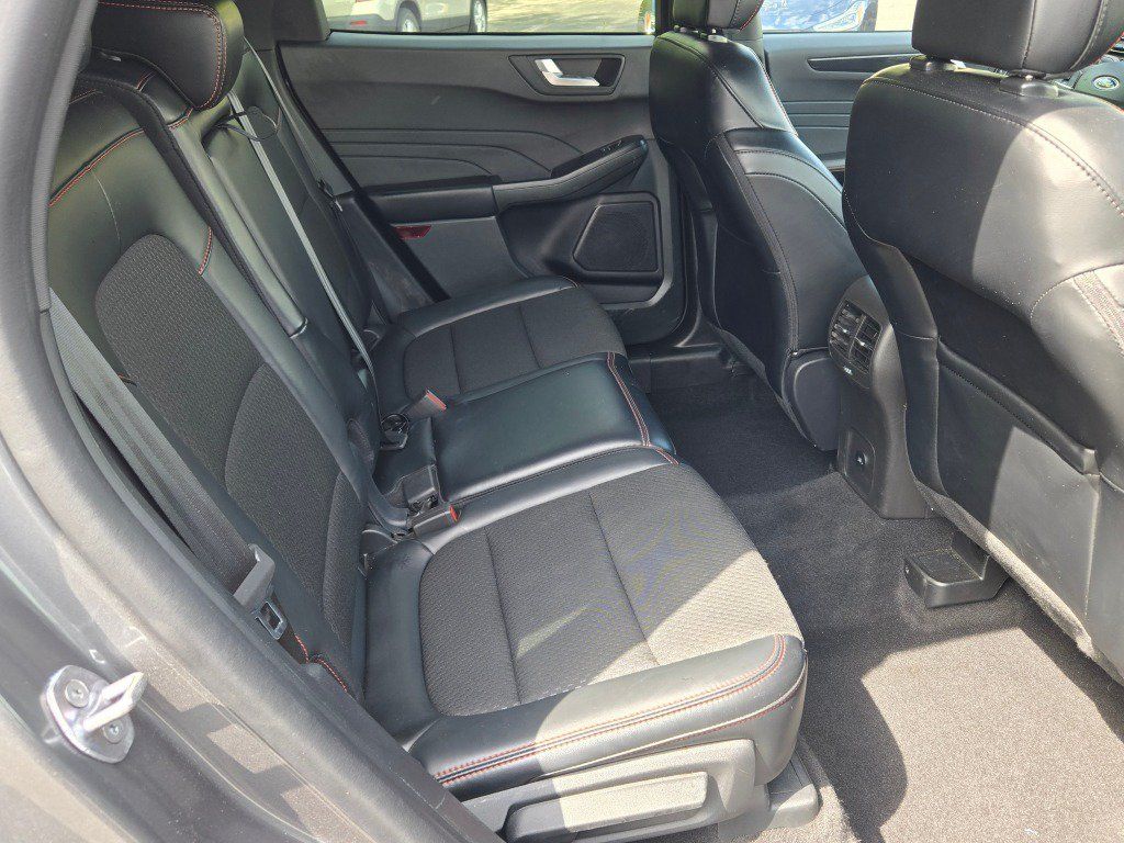 Used 2025 Ford Escape ST-Line AWD/4WD image 11