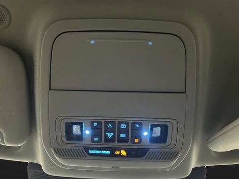 Used 2023 Ford Explorer XLT AWD/4WD image 26