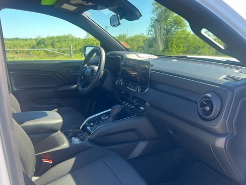 Used 2023 Chevrolet Colorado Trail Boss w/ Technology Package AWD/4WD image 27