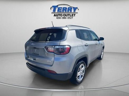 Used 2024 Jeep Compass Latitude AWD/4WD image 4