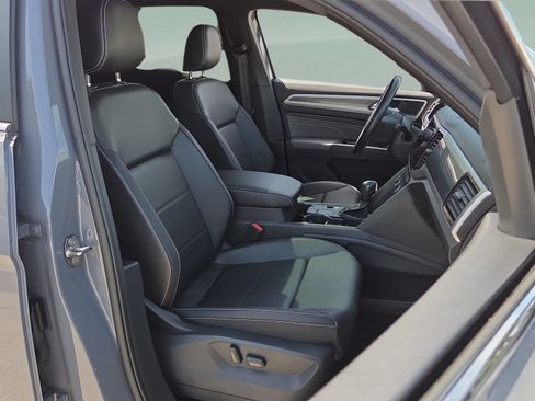 Used 2021 Volkswagen Atlas Cross Sport SEL R-Line FWD image 17