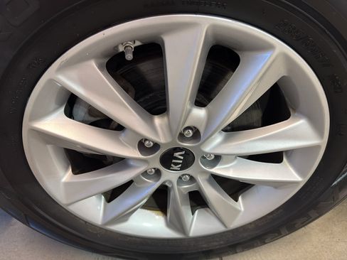 Used 2020 Kia Sorento LX AWD/4WD image 35