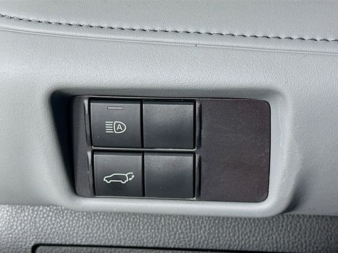 Used 2022 Toyota Highlander XLE image 17