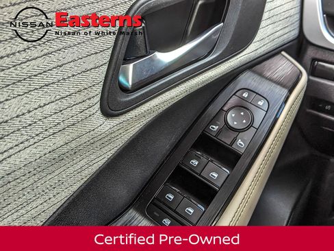 Used 2023 Nissan Rogue SV image 40