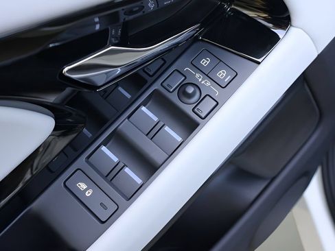 New 2026 Land Rover Range Rover Evoque S AWD/4WD image 10