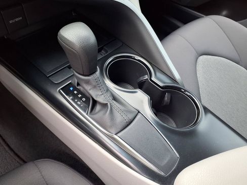 Used 2020 Toyota Camry LE FWD image 21