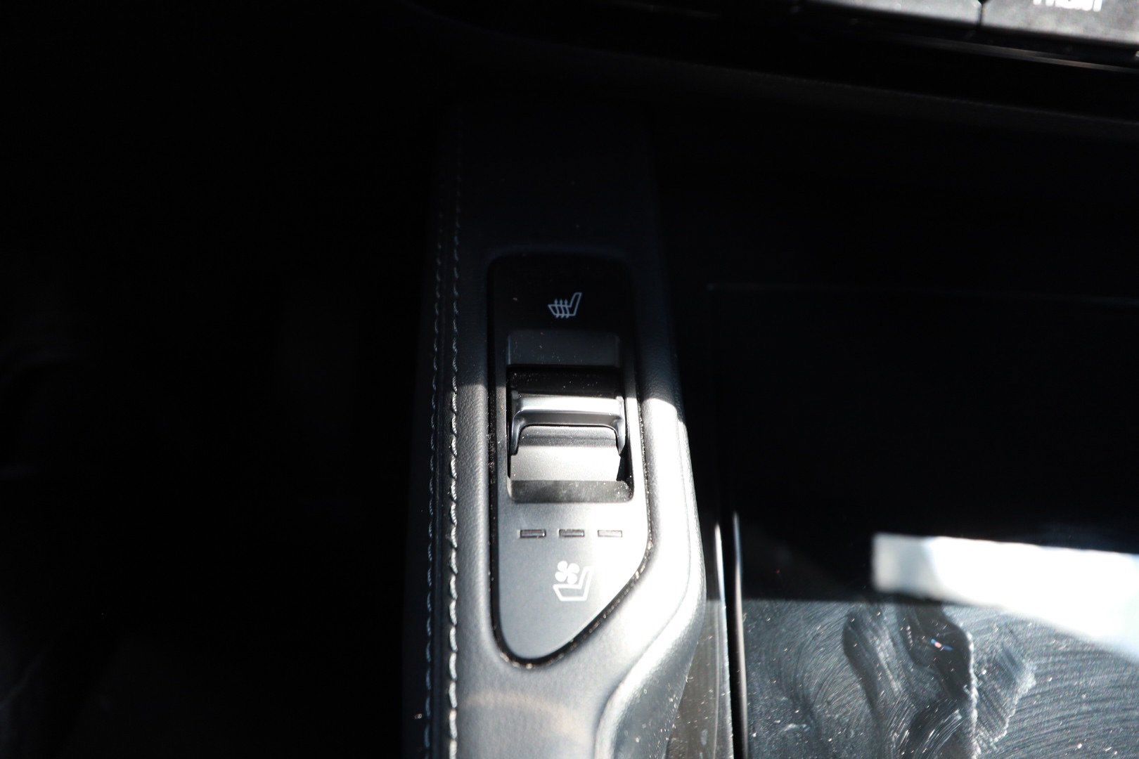Used 2022 Kia Telluride EX w/ EX Premium Package FWD image 17