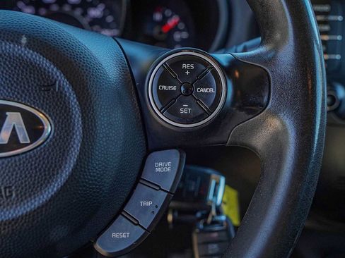 Used 2018 Kia Soul + image 14