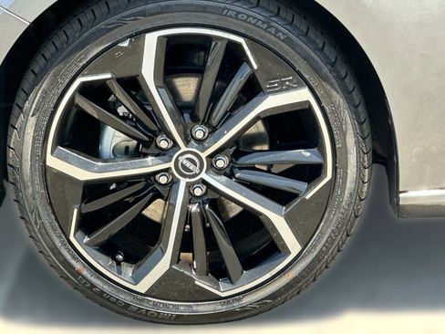 Used 2024 Nissan Altima 2.5 SR FWD image 11
