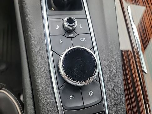 Used 2022 Cadillac Escalade Premium Luxury RWD image 22