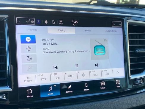 Used 2024 Chrysler Pacifica Touring-L image 19