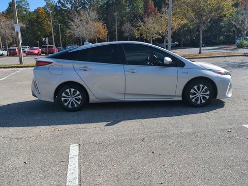 Used 2022 Toyota Prius Prime XLE image 4